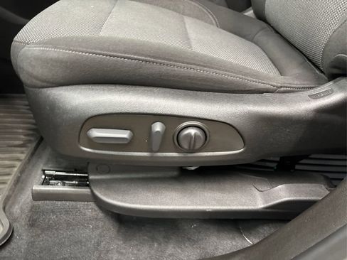 Used 2023 Chevrolet Traverse LT image 39