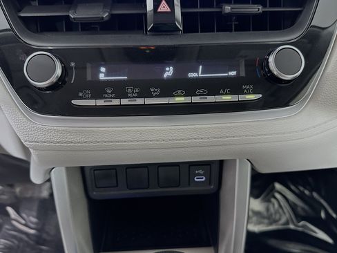 Used 2024 Toyota Corolla Cross L image 22