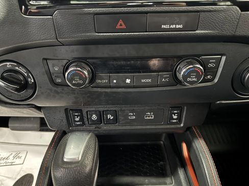 Used 2022 Nissan Frontier PRO-4X image 11