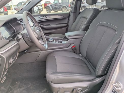 New 2025 Jeep Grand Cherokee L Laredo w/ Luxury Tech Group I RWD image 10