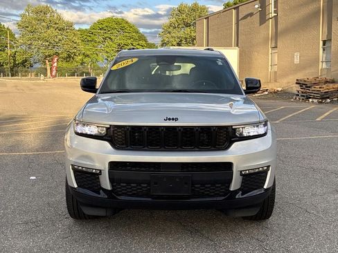 Used 2024 Jeep Grand Cherokee L Limited w/ Black Appearance Package AWD/4WD image 2