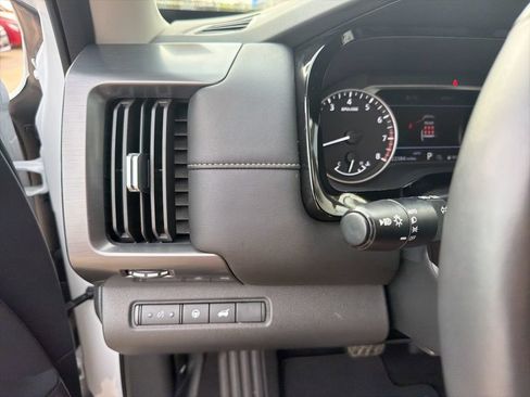 Used 2025 Nissan Pathfinder SL AWD/4WD image 28