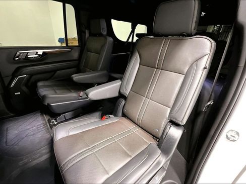 Used 2025 Chevrolet Suburban High Country AWD/4WD image 31