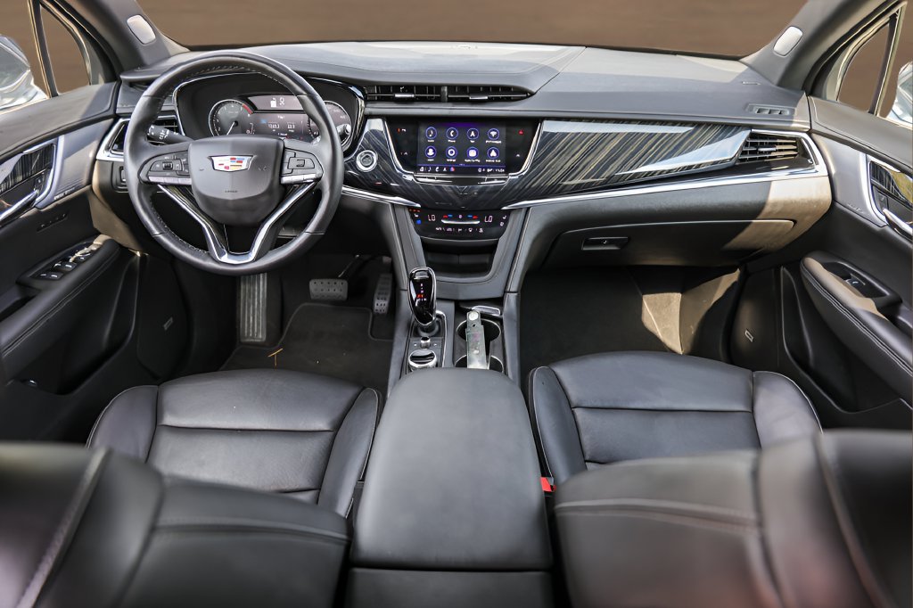 Certified 2025 Cadillac XT6 Premium Luxury FWD image 28
