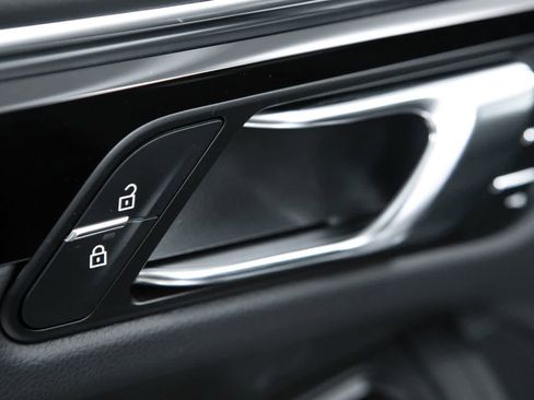 New 2026 Porsche Macan AWD/4WD image 26