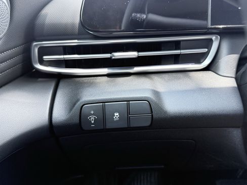 Used 2025 Hyundai Elantra SEL FWD image 57
