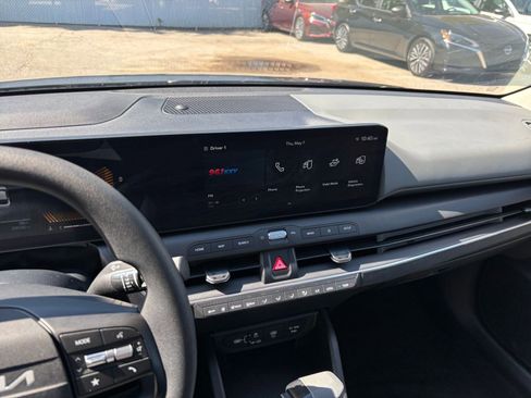Used 2025 Kia K4 FWD image 17