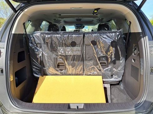 New 2026 Kia Carnival SX w/ SX Dark Edition Package FWD image 14