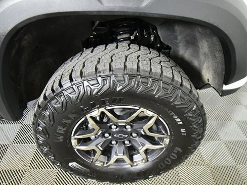 Used 2024 Chevrolet Colorado ZR2 w/ Safety Package image 17