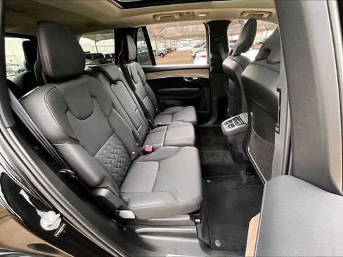 Used 2025 Volvo XC90 B6 Plus image 18