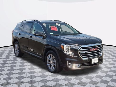 Certified 2023 GMC Terrain SLT FWD image 2