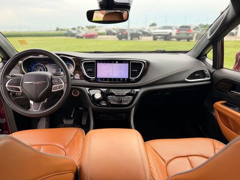 Used 2022 Chrysler Pacifica Pinnacle AWD/4WD image 14