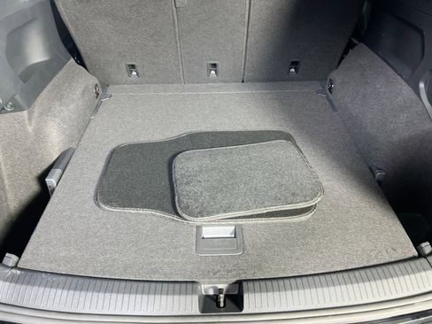 Used 2022 Volkswagen Tiguan SE R-Line image 25