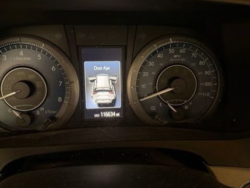 Used 2017 Toyota Sienna XLE w/ XLE Navigation Package FWD image 8