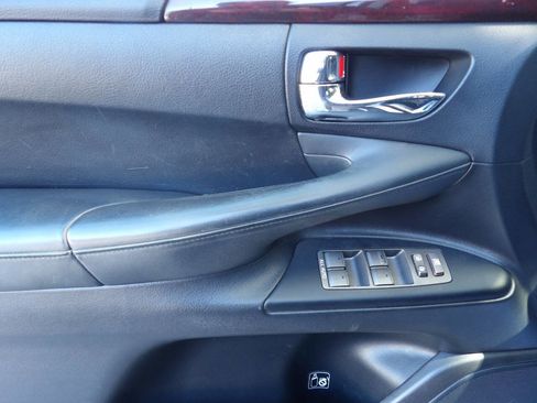 Used 2011 Lexus LX 570 Base AWD 4dr SUV image 17