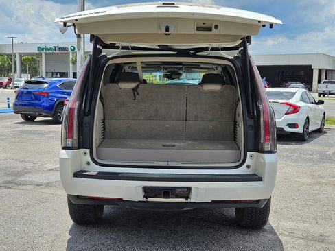 Used 2015 Cadillac Escalade Luxury AWD/4WD image 15