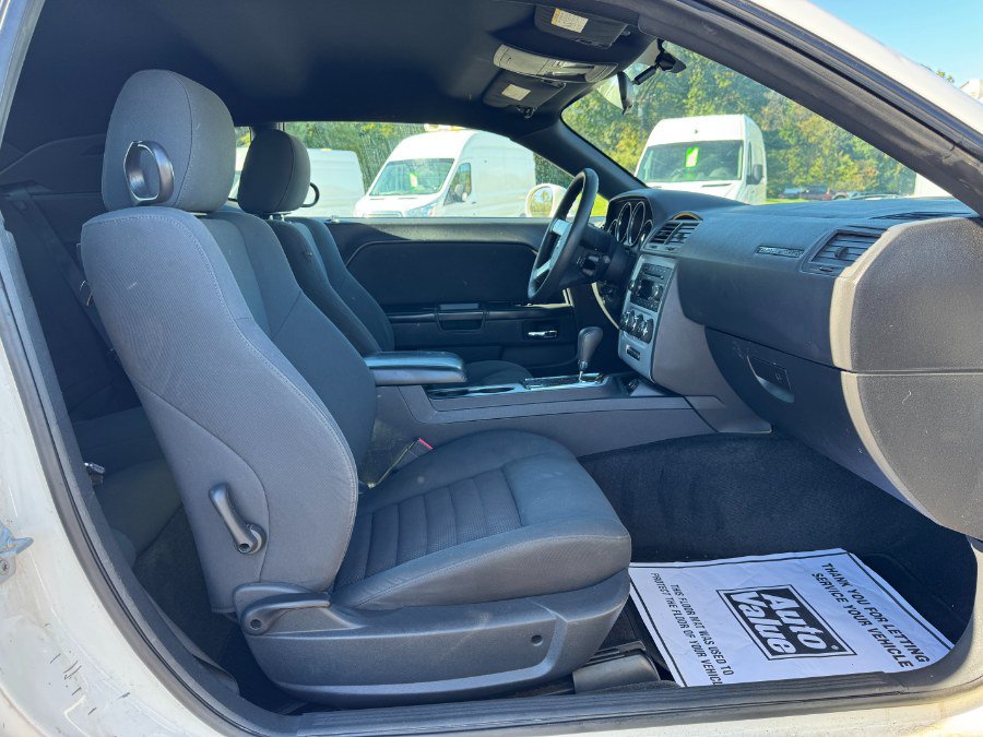 Used 2010 Dodge Challenger SE RWD image 17