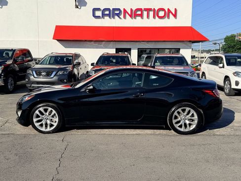 Used 2016 Hyundai Genesis 3.8 RWD image 3