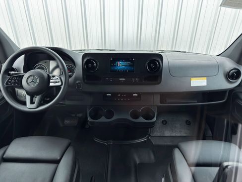 Used 2023 Mercedes-Benz Sprinter 1500 image 12