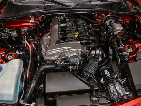 Used 2018 MAZDA MX-5 Miata RF Club RWD image 25