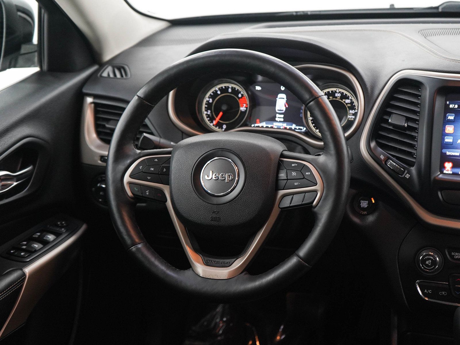 Used 2018 Jeep Cherokee Limited AWD/4WD image 14