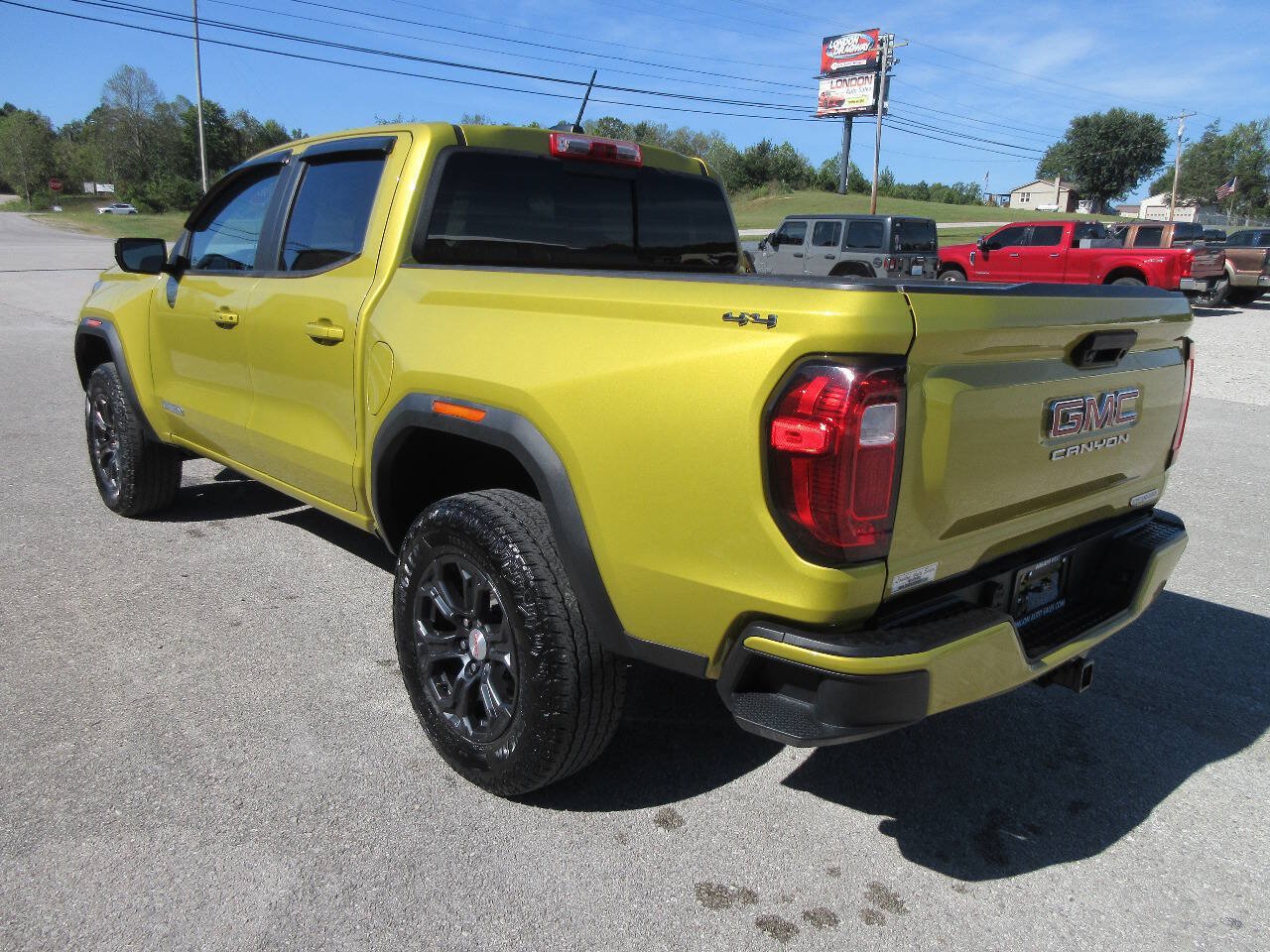 Used 2023 GMC Canyon Elevation w/ Convenience Package AWD/4WD image 4