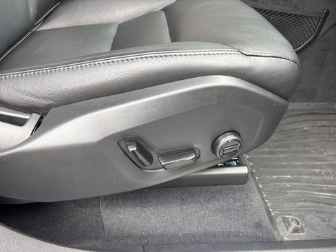 Used 2019 Volvo XC90 T5 Momentum w/ Multimedia Package image 23