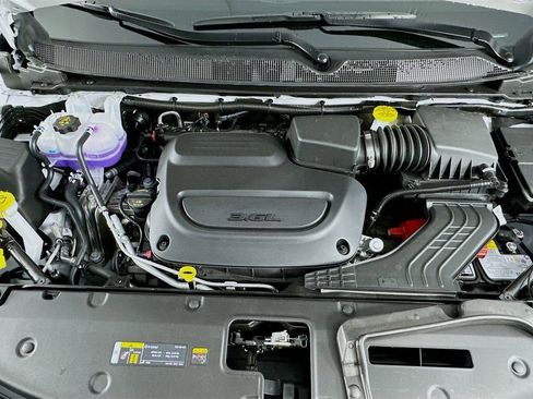 New 2027 Chrysler Pacifica Select FWD image 17