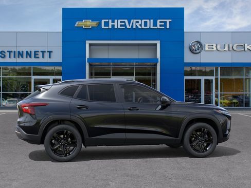 New 2026 Chevrolet Trax ACTIV w/ Sunroof Package FWD image 5
