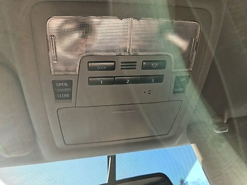 Used 2015 Toyota Highlander Limited image 21