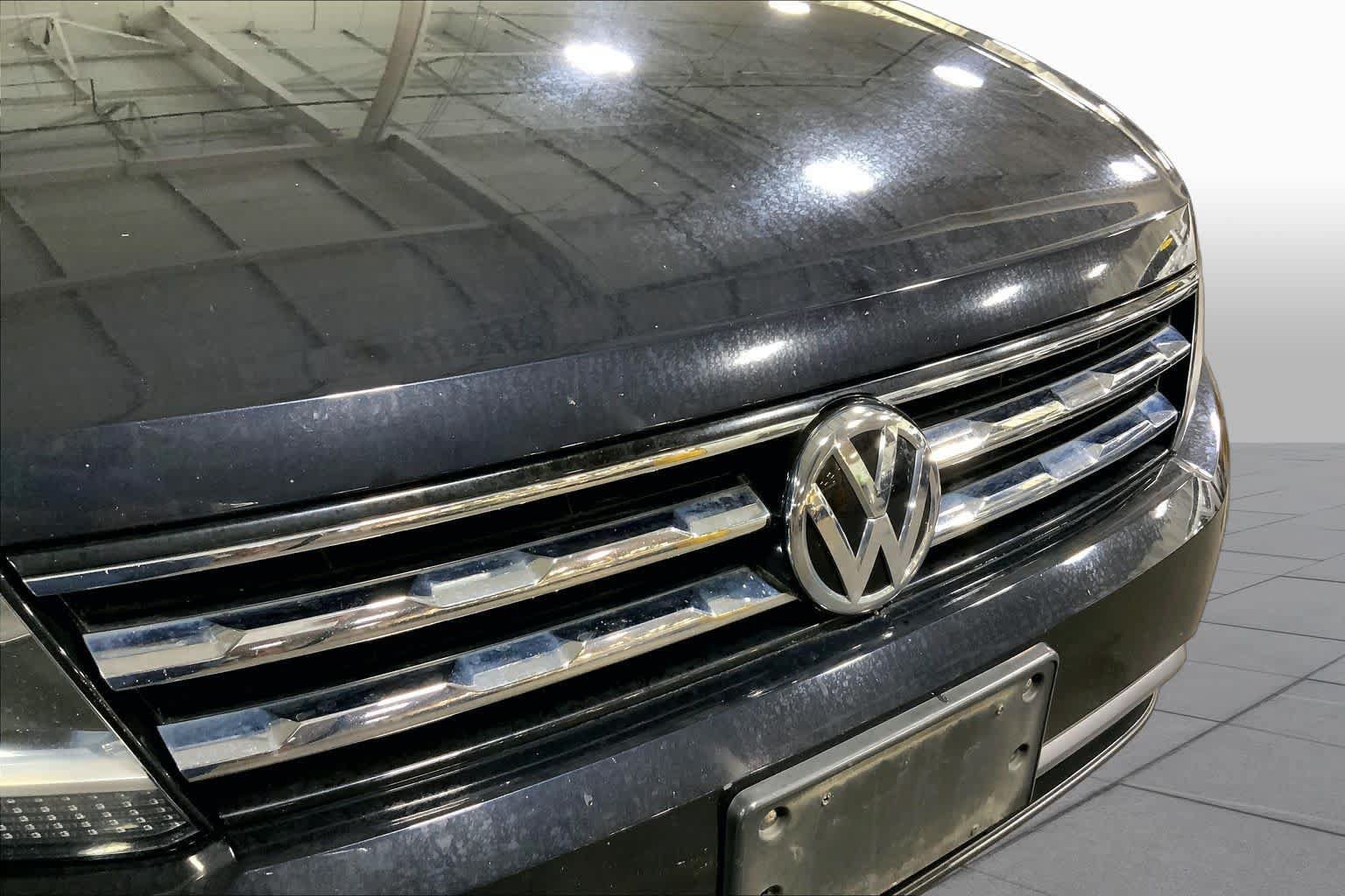 Used 2018 Volkswagen Tiguan S w/ 3rd Row Seat Package AWD/4WD image 30