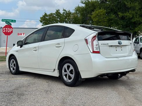 Used 2015 Toyota Prius Two FWD image 4