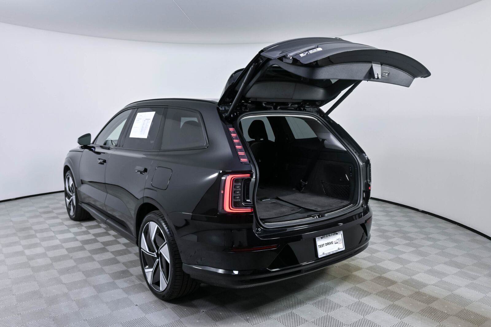 Certified 2025 Volvo EX90 Ultra AWD/4WD image 33