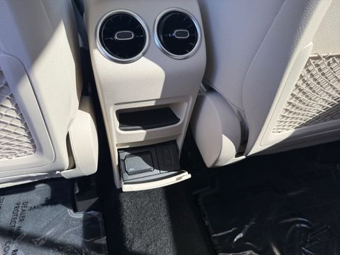 Certified 2022 Mercedes-Benz GLB 250 4MATIC image 16