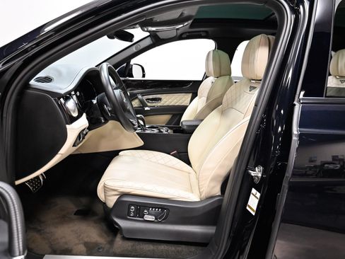 Used 2018 Bentley Bentayga AWD/4WD image 12