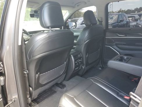 Used 2022 Jeep Grand Cherokee Limited w/ Luxury Tech Group II AWD/4WD image 10