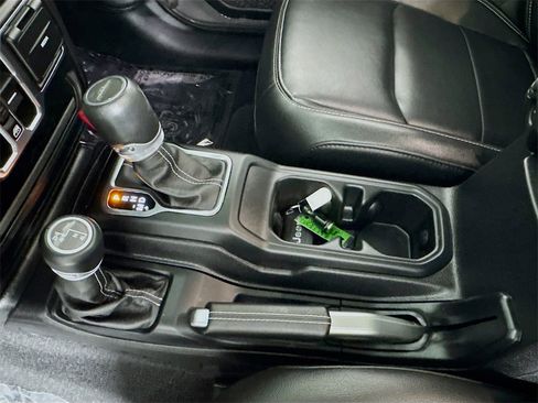 Used 2021 Jeep Gladiator Overland w/ Popular Equipment Package image 19