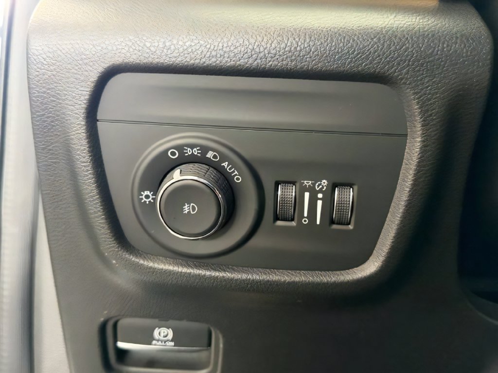 New 2026 Jeep Grand Cherokee Limited w/ Luxury Tech Group II AWD/4WD image 16