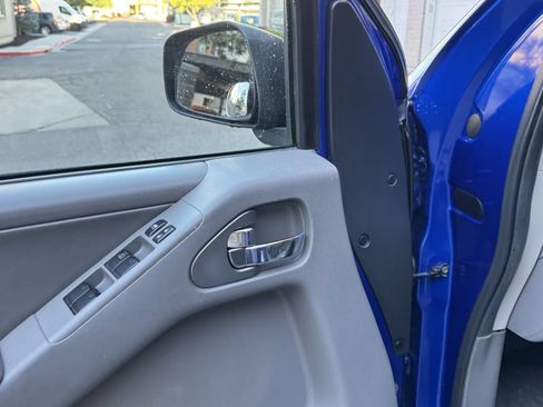 Used 2012 Nissan Frontier SL w/ Moonroof Pkg AWD/4WD image 20