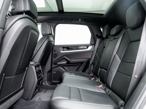 Certified 2025 Porsche Cayenne image 25