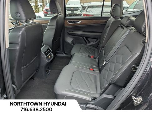 Used 2024 Volkswagen Atlas SE image 8