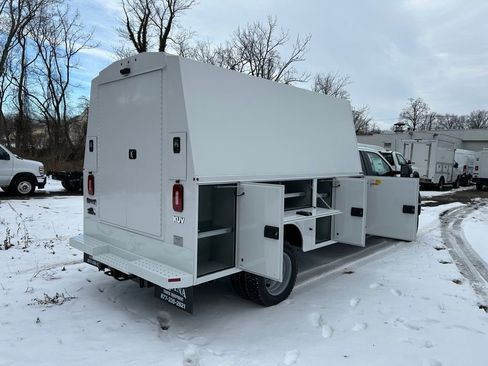 New 2026 Ford F550 4x4 Supercab Super Duty image 7