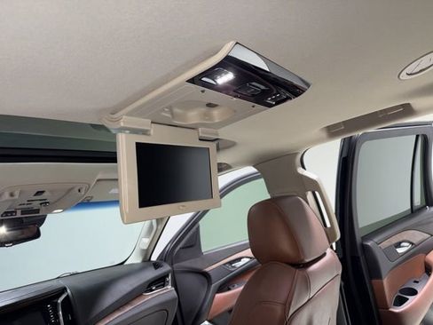 Used 2017 Cadillac Escalade Premium Luxury image 9