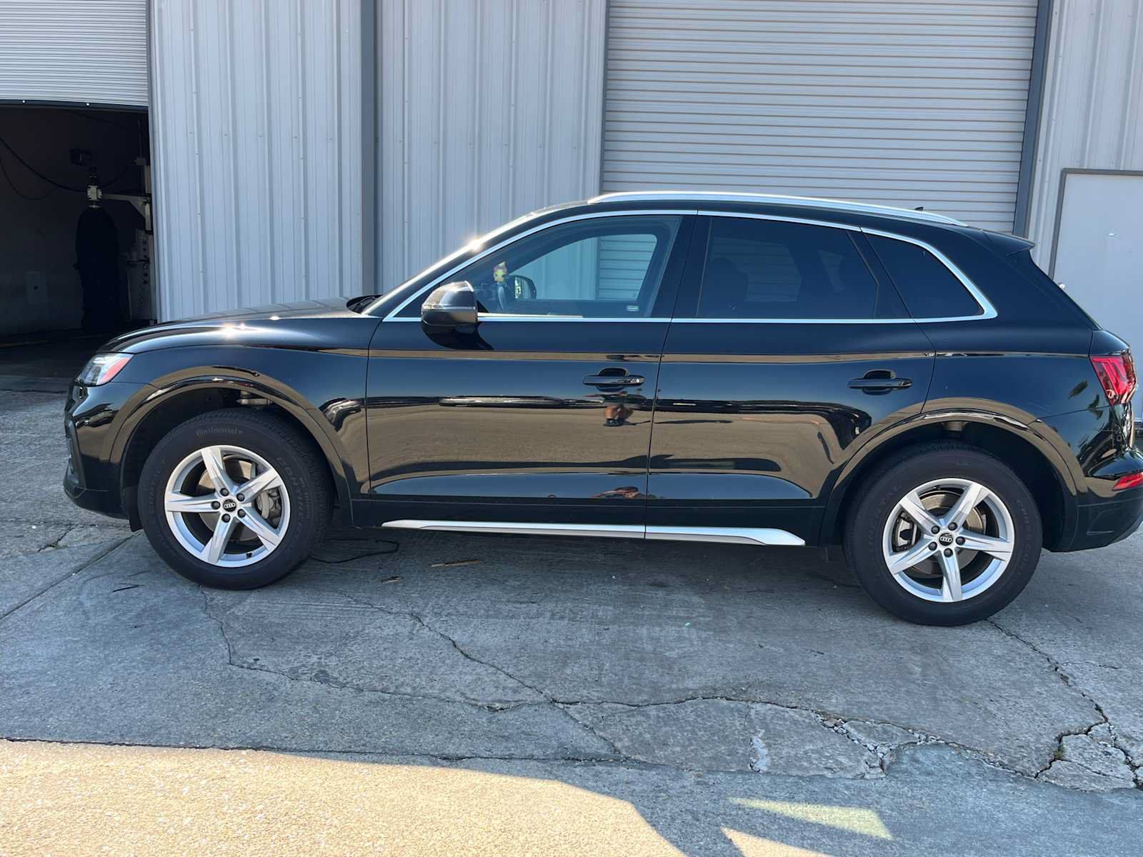 Used 2021 Audi Q5 2.0T Premium w/ Convenience Package AWD/4WD image 3