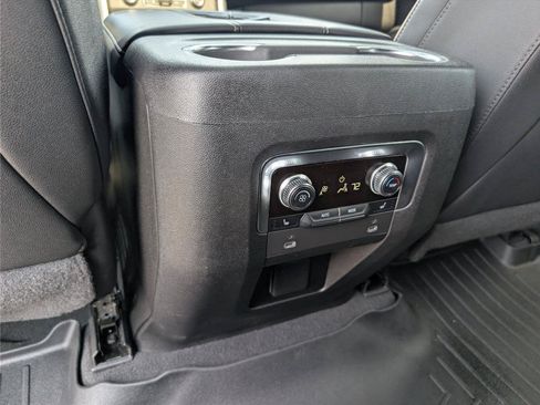 Used 2022 GMC Yukon SLT w/ SLT Premium Package RWD image 31