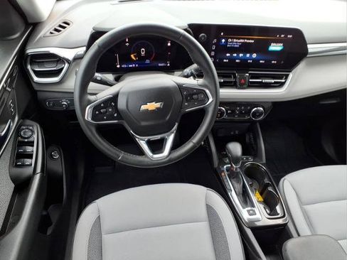 Used 2024 Chevrolet TrailBlazer LT w/ Convenience Package AWD/4WD image 11