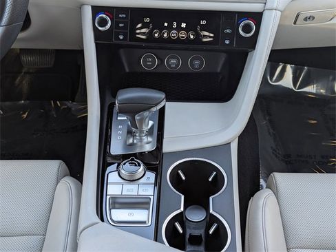 Used 2025 Genesis G70 2.5T image 17