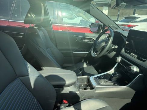 Used 2023 Toyota RAV4 XSE AWD/4WD image 3