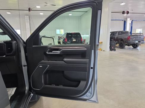 Used 2025 Chevrolet Silverado 1500 LTZ w/ LTZ Convenience Package II AWD/4WD image 30