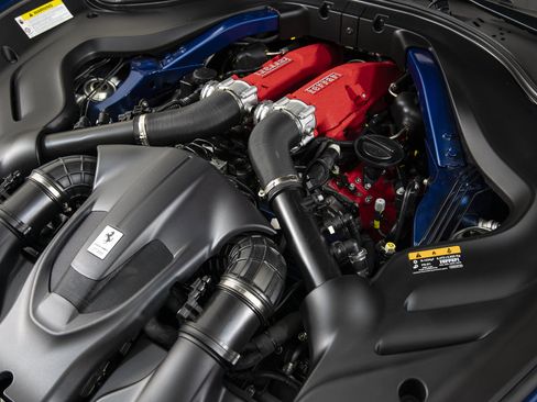 Certified 2025 Ferrari Roma Spider RWD image 38
